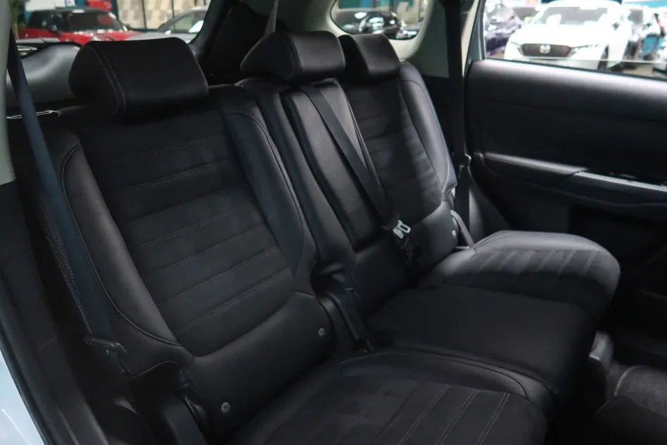 Mitsubishi Outlander 2.0 PLUG-IN HYBRID PHEV KAITEKI AWD