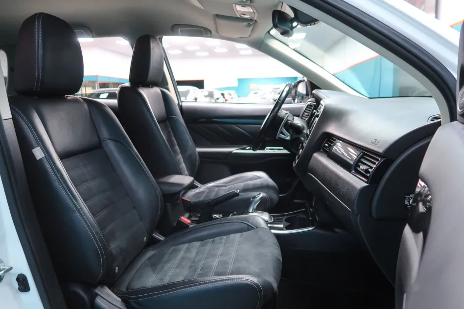 Mitsubishi Outlander 2.0 PLUG-IN HYBRID PHEV KAITEKI AWD