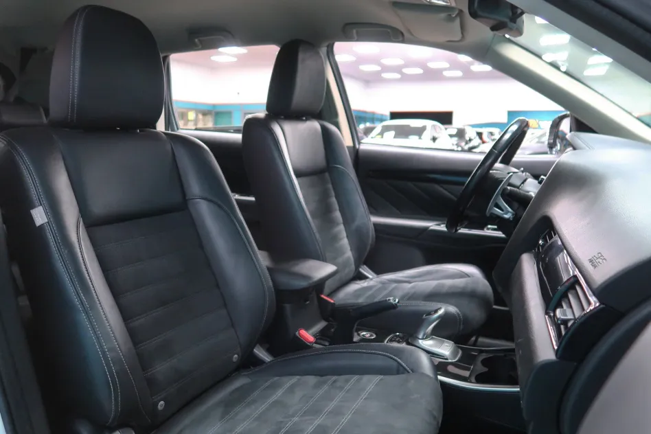 Mitsubishi Outlander 2.0 PLUG-IN HYBRID PHEV KAITEKI AWD