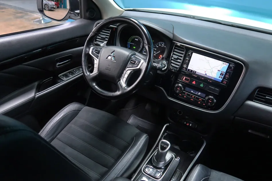 Mitsubishi Outlander 2.0 PLUG-IN HYBRID PHEV KAITEKI AWD