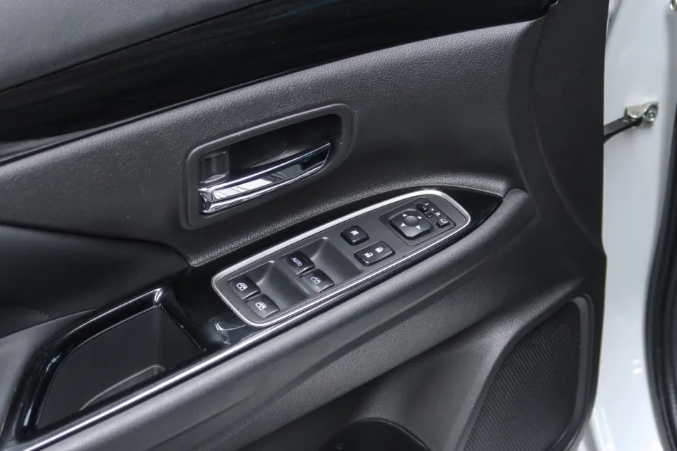 Mitsubishi Outlander 2.0 PLUG-IN HYBRID PHEV KAITEKI AWD
