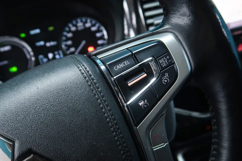 Mitsubishi Outlander 2.0 PLUG-IN HYBRID PHEV KAITEKI AWD