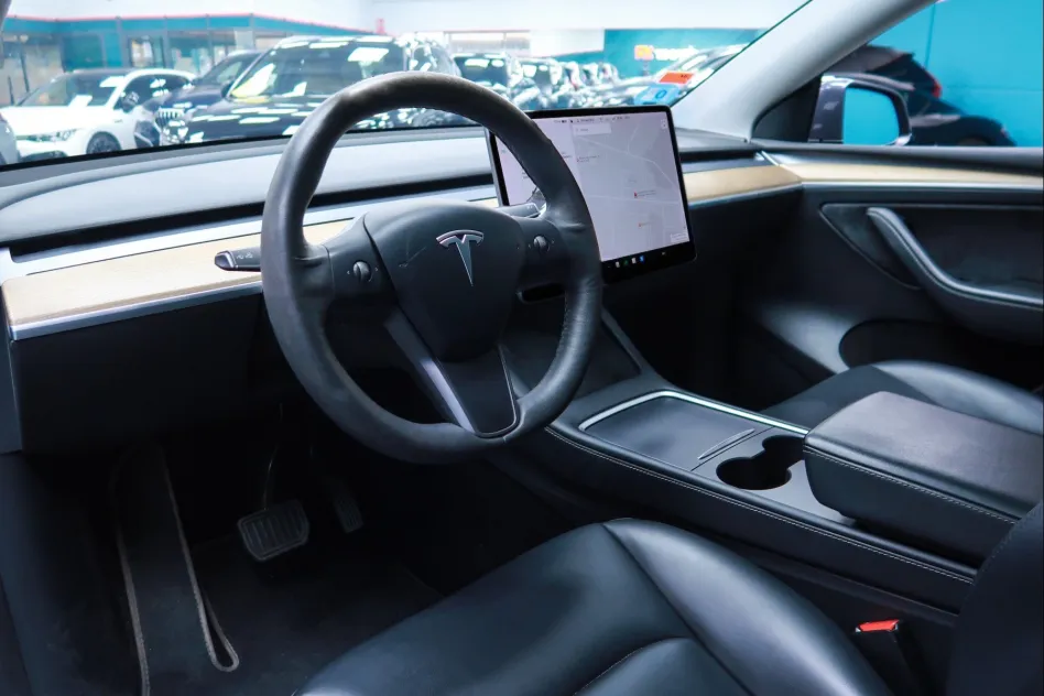 Tesla Model Y DUAL MOTOR GRAN AUTONOMíA 4WD