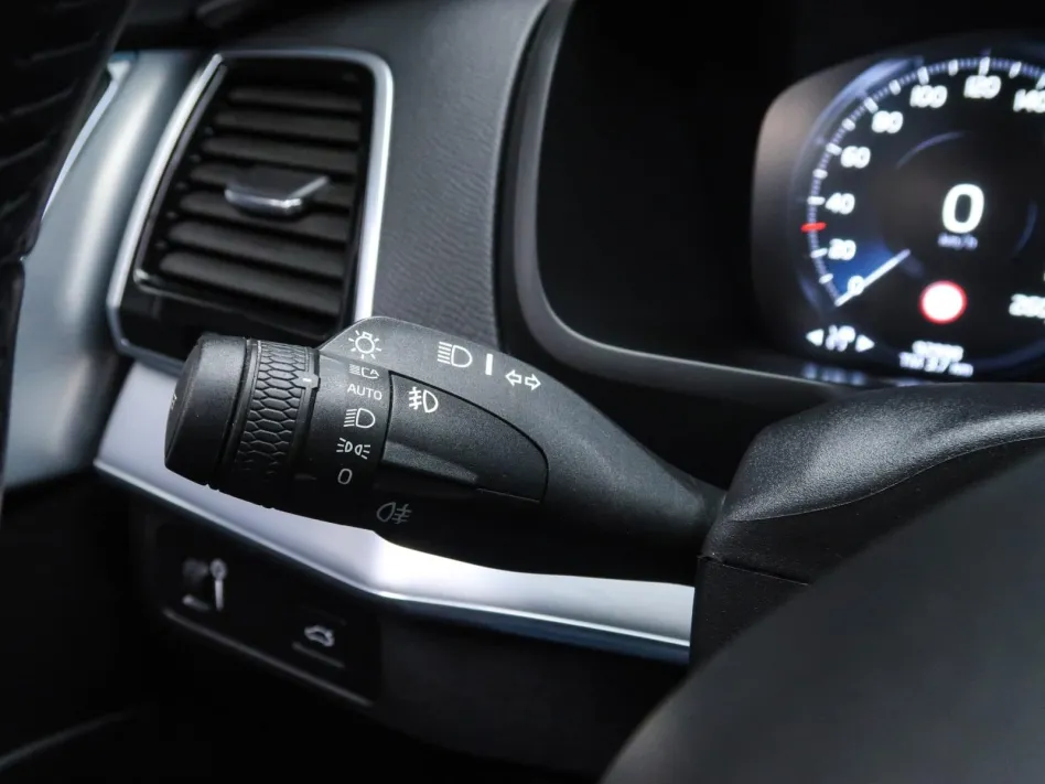 Volvo Xc90 2.0 D5 AWD MOMENTUM AUTO 235CV