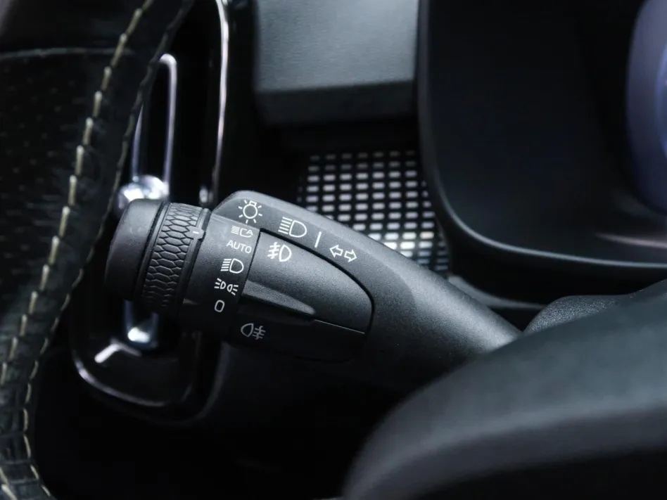 Volvo Xc40 1.5 T5 TWIN RECHARGE R-DESIGN AUTO 262CV