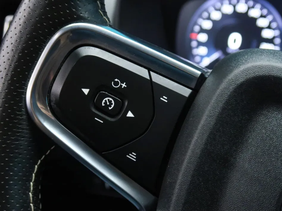 Volvo Xc40 1.5 T5 TWIN RECHARGE R-DESIGN AUTO 262CV