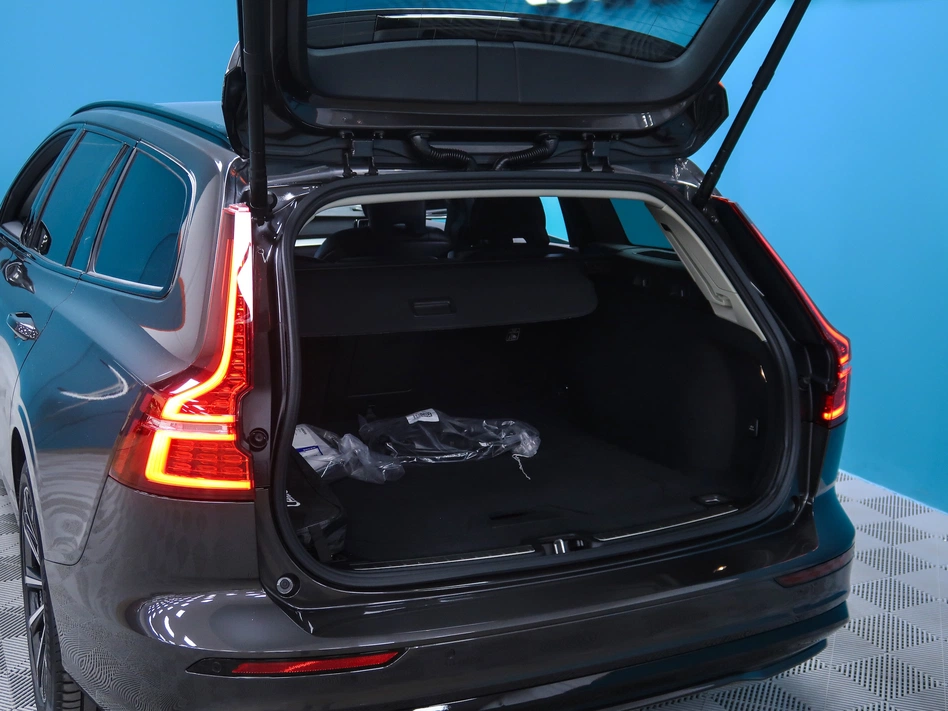 Volvo V60 2.0 T6 AWD RECHARGE PLUS DARK AUTO 350CV