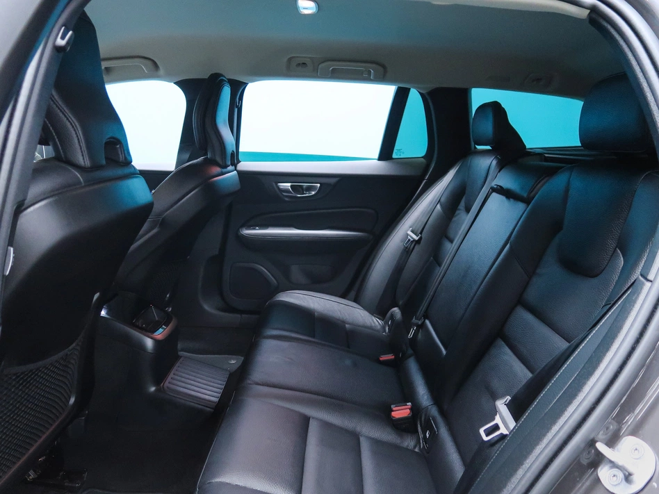 Volvo V60 2.0 T6 AWD RECHARGE PLUS DARK AUTO 350CV