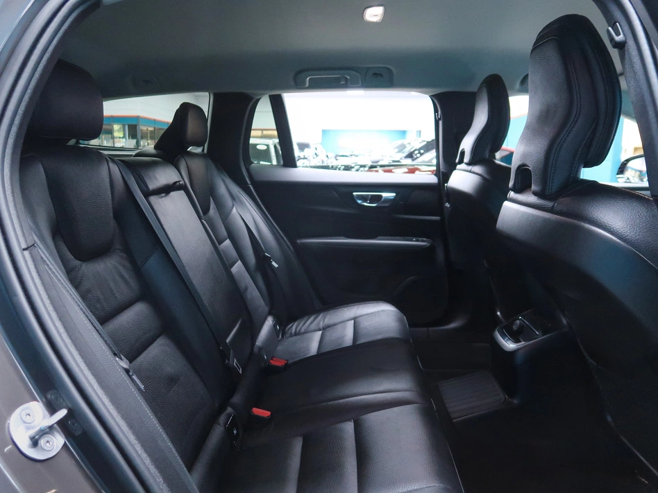Volvo V60 2.0 T6 AWD RECHARGE PLUS DARK AUTO 350CV