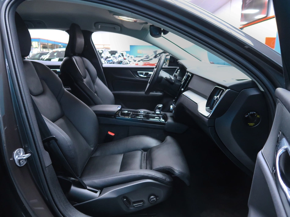 Volvo V60 2.0 T6 AWD RECHARGE PLUS DARK AUTO 350CV
