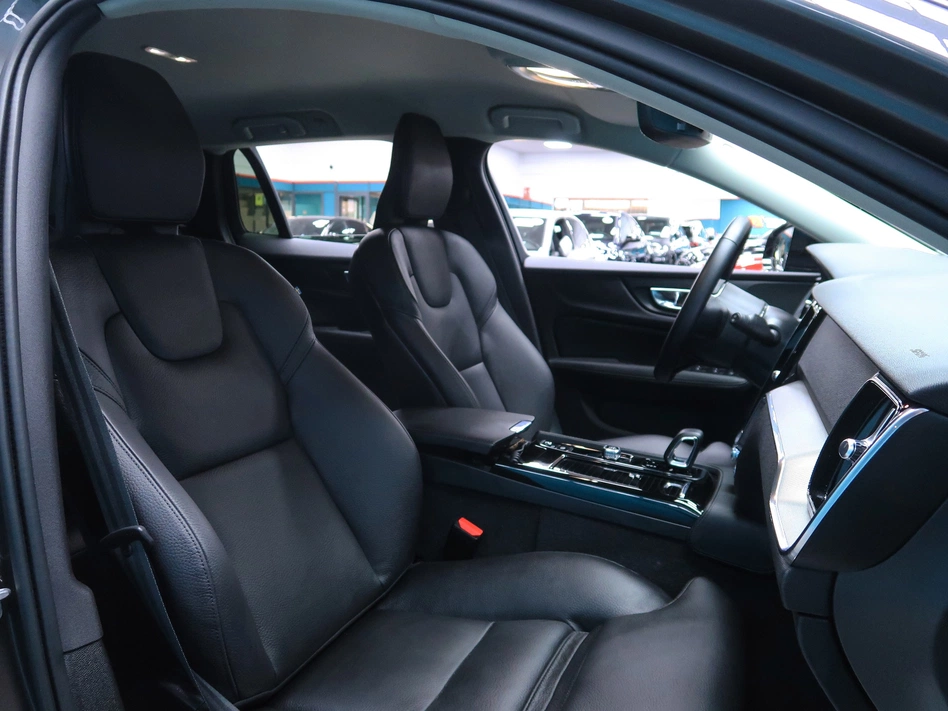 Volvo V60 2.0 T6 AWD RECHARGE PLUS DARK AUTO 350CV