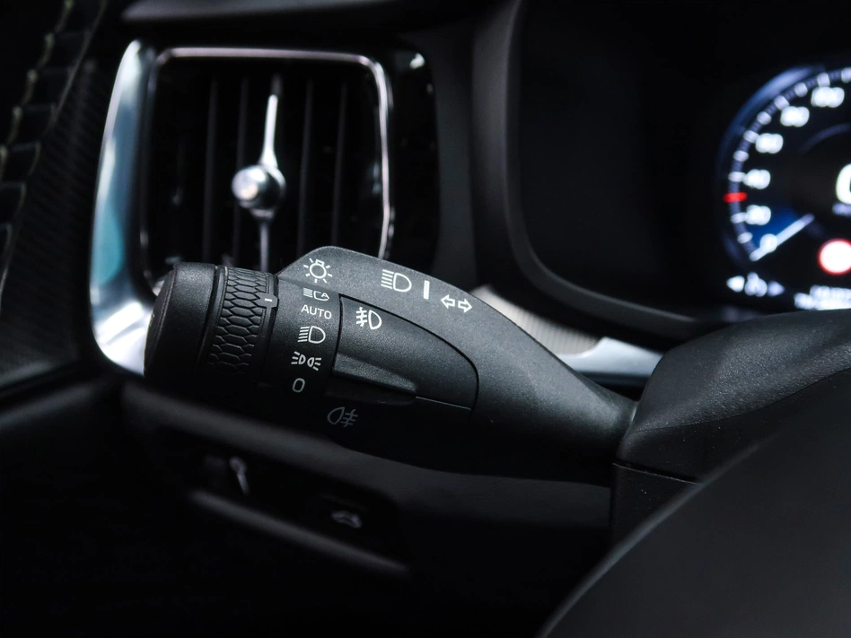 Volvo V60 2.0 B4 (D) R-DESIGN AUTO 197CV