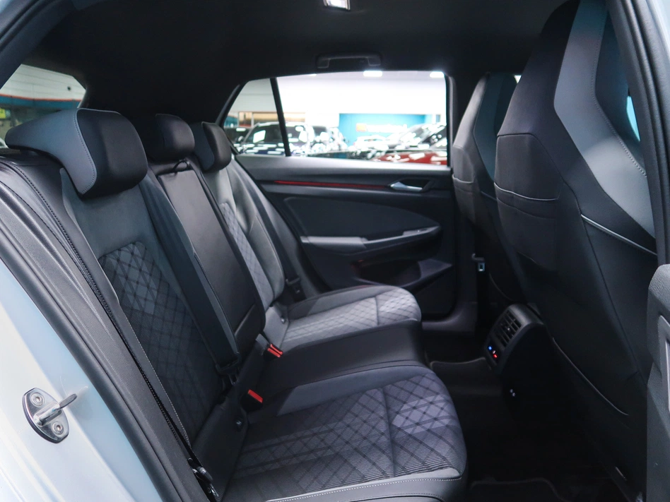 Volkswagen Golf R-LINE 2.0 TDI 150CV DSG