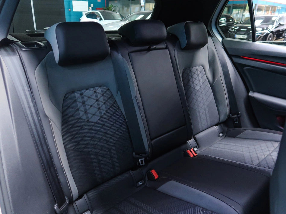 Volkswagen Golf R-LINE 2.0 TDI 150CV DSG