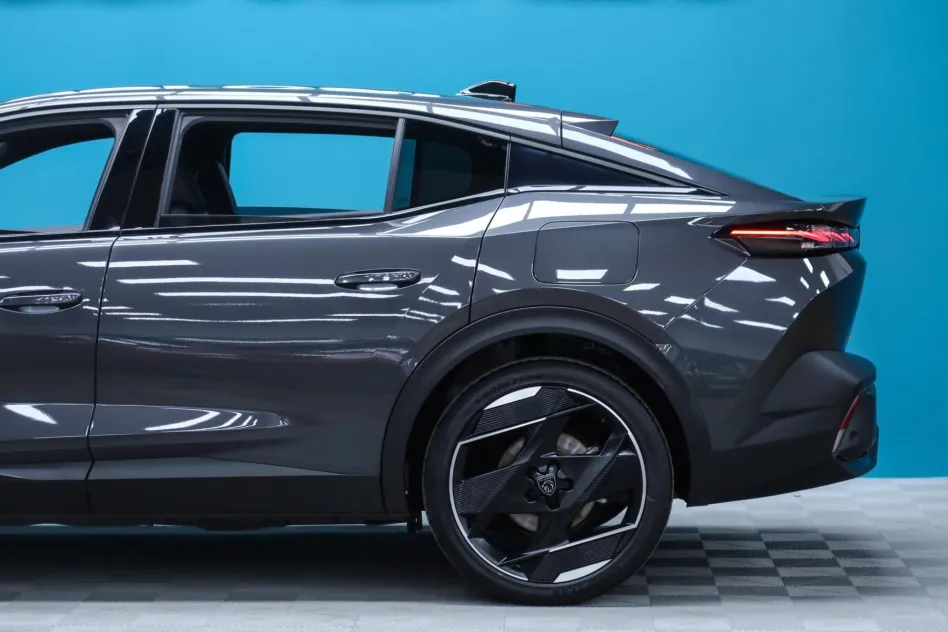Peugeot Nuevo 408 GT PLUG-IN HYBRID 225CV