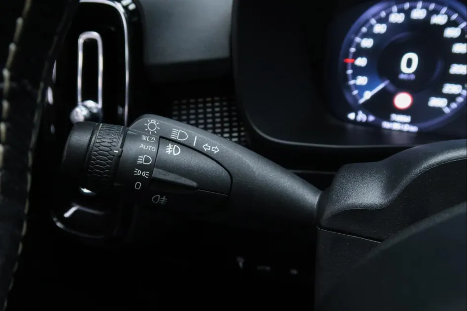 Volvo Xc40 1.5 T5 TWIN RECHARGE R-DESIGN AUTO