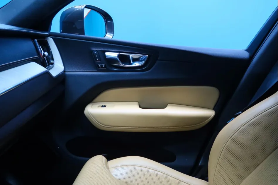 Volvo Xc60 2.0 T8 AWD INSCRIPTION AUTO 398CV